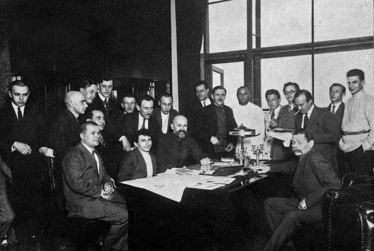 Приезд писателя Максима Горького в редакцию газеты «Известия»